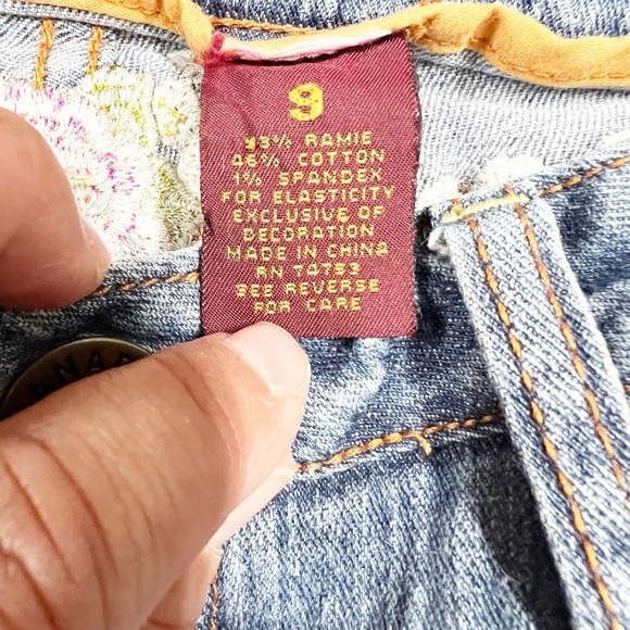 Zana Di Womens 90s Y2K Floral Embroidered Rhinestone Low Rise Flare Jean Size 9 - Picture 10 of 15